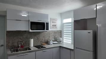 Fridge, microwave, stovetop, coffee/tea maker