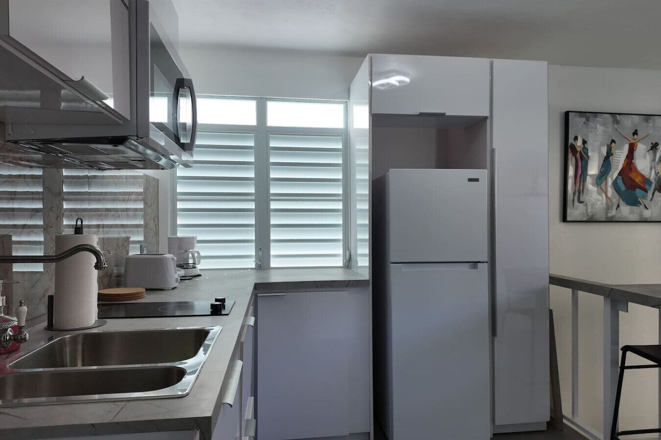 Fridge, microwave, stovetop, coffee/tea maker