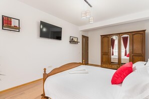 1 habitación, tabla de planchar con plancha, wifi gratis y ropa de cama