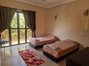 3 bedrooms, iron/ironing board, WiFi, bed sheets