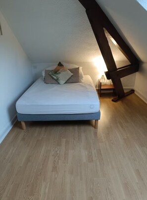 2 bedrooms, iron/ironing board