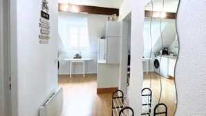 A compact kitchen with a refrigerator, a washing machine, and a dining area with a table and chairs. - Whole apartment 6p: apartment in residence - Campan, France (Campan)