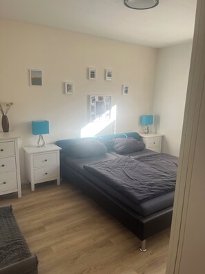 2 chambres, bureau, accès au Wi-Fi (inclus), literie fournie
