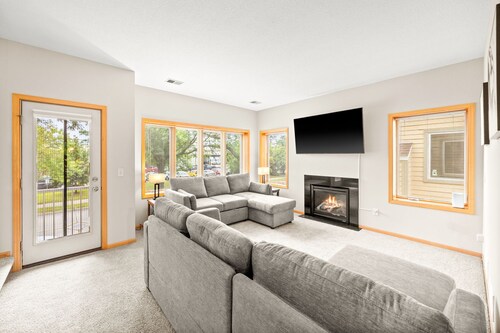 3-bedroom townhome with king beds two car attached garage two pull out couches