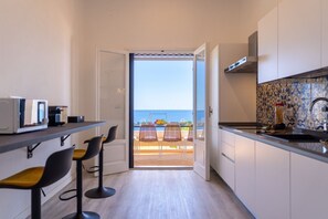 Kühlschrank, Geschirrspüler, Toaster, Hochstuhl