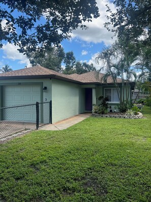 Exterior - Newly Renovated Tranquil 3-Bdrm Home in Osprey- Close to Beaches Dogs Okay (Osprey)