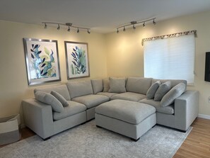 TV - Newly Renovated Tranquil 3-Bdrm Home in Osprey- Close to Beaches Dogs Okay (Osprey)