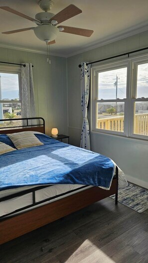 3 bedrooms, iron/ironing board, WiFi, bed sheets