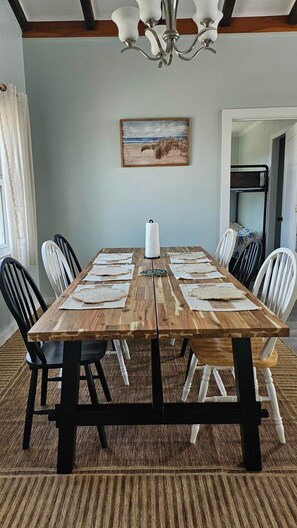 Dining - Happy Everything - St George Island FL (Saint George Island)