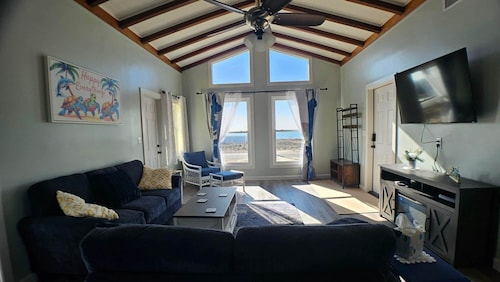 Fantastic ocean views, steps to the beach, pet friendly.  Happy Everything!