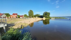 Beach nearby, sun-loungers - Villa Leone - spacious, breathtaking in harmony with nature (Nowe Warpno)
