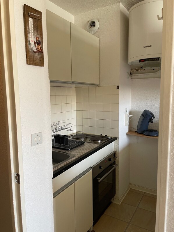 Micro-ondes, four, plaque de cuisson