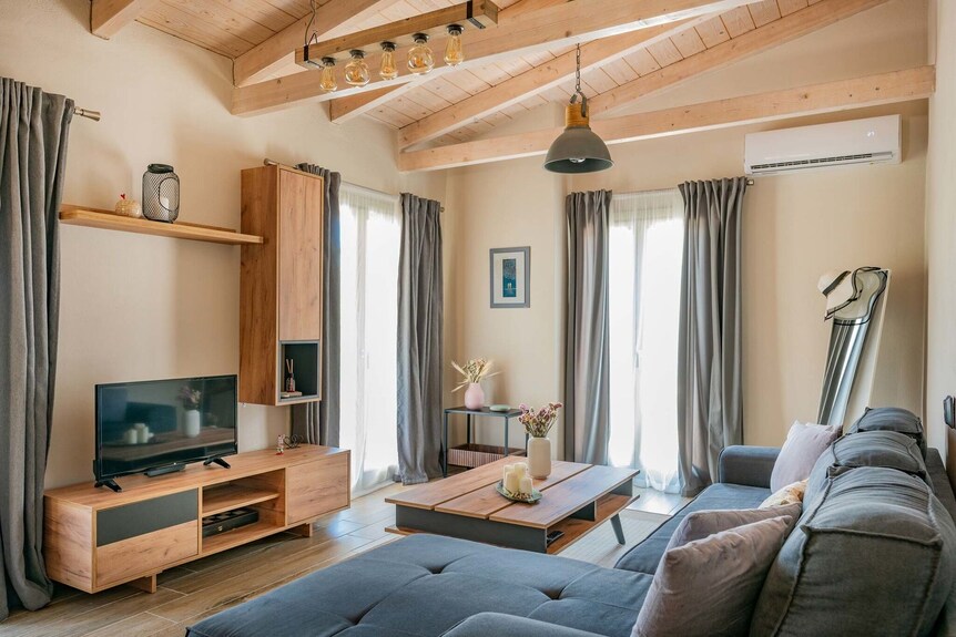 Lagom House - Two Bedroom House, Sleeps 4 - Paxi