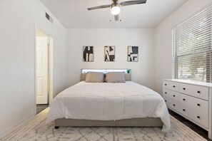 3 bedrooms, desk, free WiFi, bed sheets