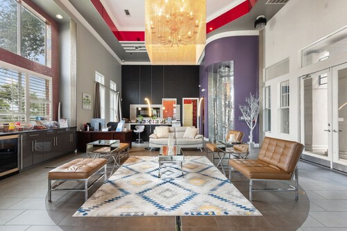 Luxury 3BR Retreat w/ Pool & Grill Near Downtown, Airport, Medical District.