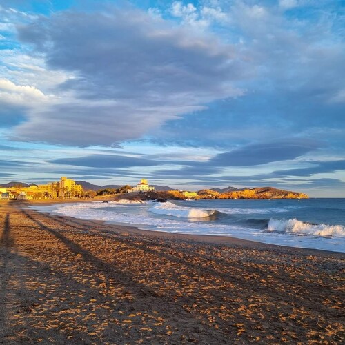 Sunrise Den, a pie de Playa, Vista al mar y Piscina