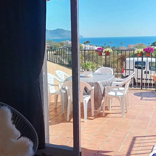 Sunrise Den, a pie de Playa, Vista al mar y Piscina