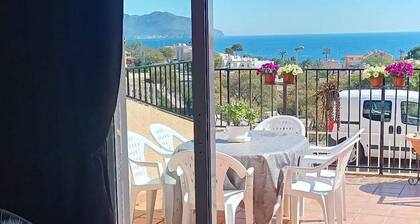 Sunrise Den, a pie de Playa, Vista al mar y Piscina