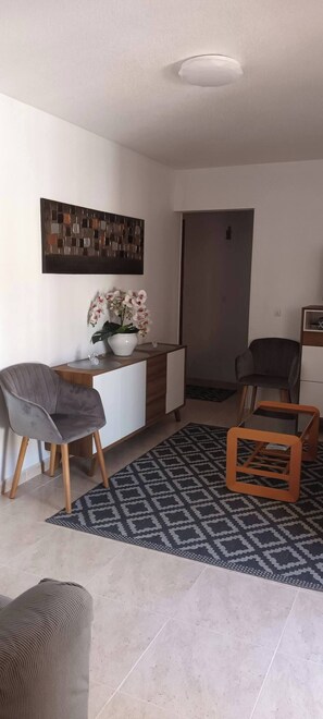 Apartment, 3 Bedrooms, Balcony | Living room