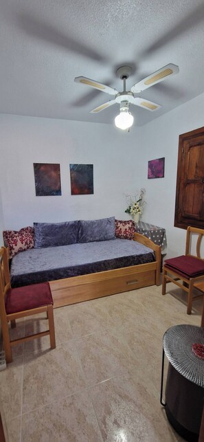 Appartement, 3 chambres, balcon | Coin séjour