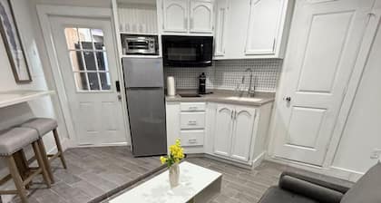 Modern, Cozy and Private Studio