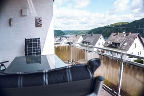 Outdoor dining - Vacation apartment in the Upper Middle Rhine Valley, an UNESCO World Heritage Site, in Boppard-Bad Salzig (Boppard)