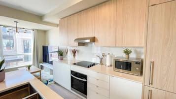 Micro-ondes, four, plaque de cuisson