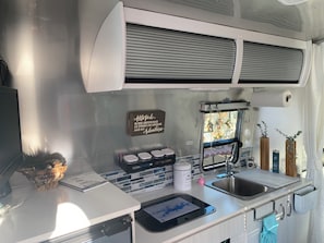 Microwave, paper towels
