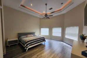 3 bedrooms, iron/ironing board, Internet, bed sheets