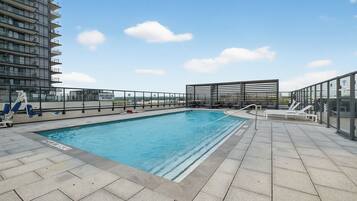 Een verwarmd zwembad