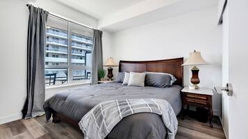 1 dormitorio, tabla de planchar con plancha, wifi y ropa de cama