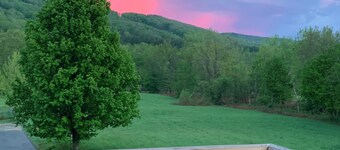 Riverbend Berkshire East Basecamp - 3 bedrooms available