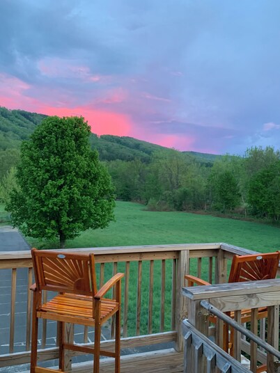 Riverbend Berkshire East Basecamp - 3 bedrooms available