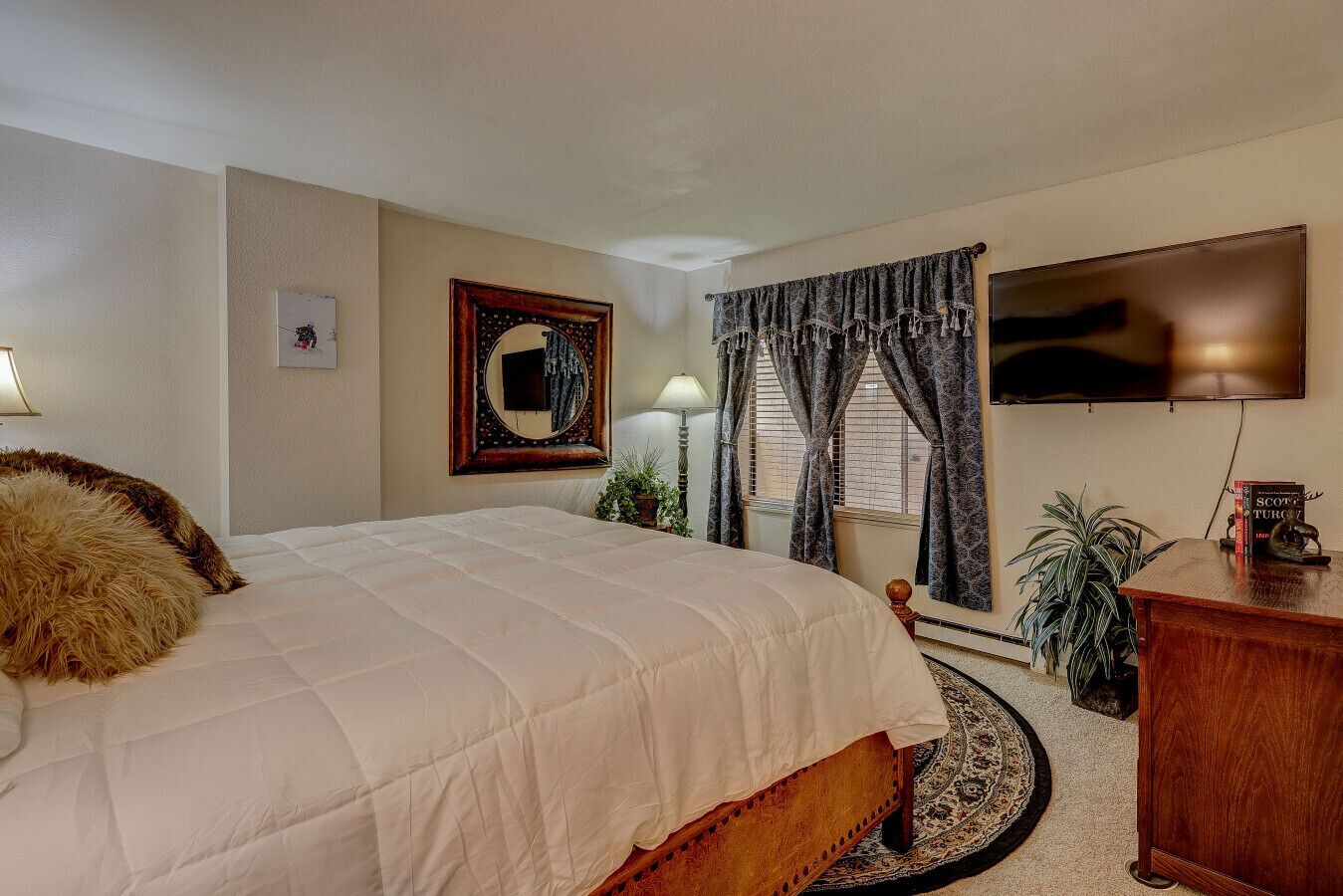 2 bedrooms, travel crib, WiFi, bed sheets