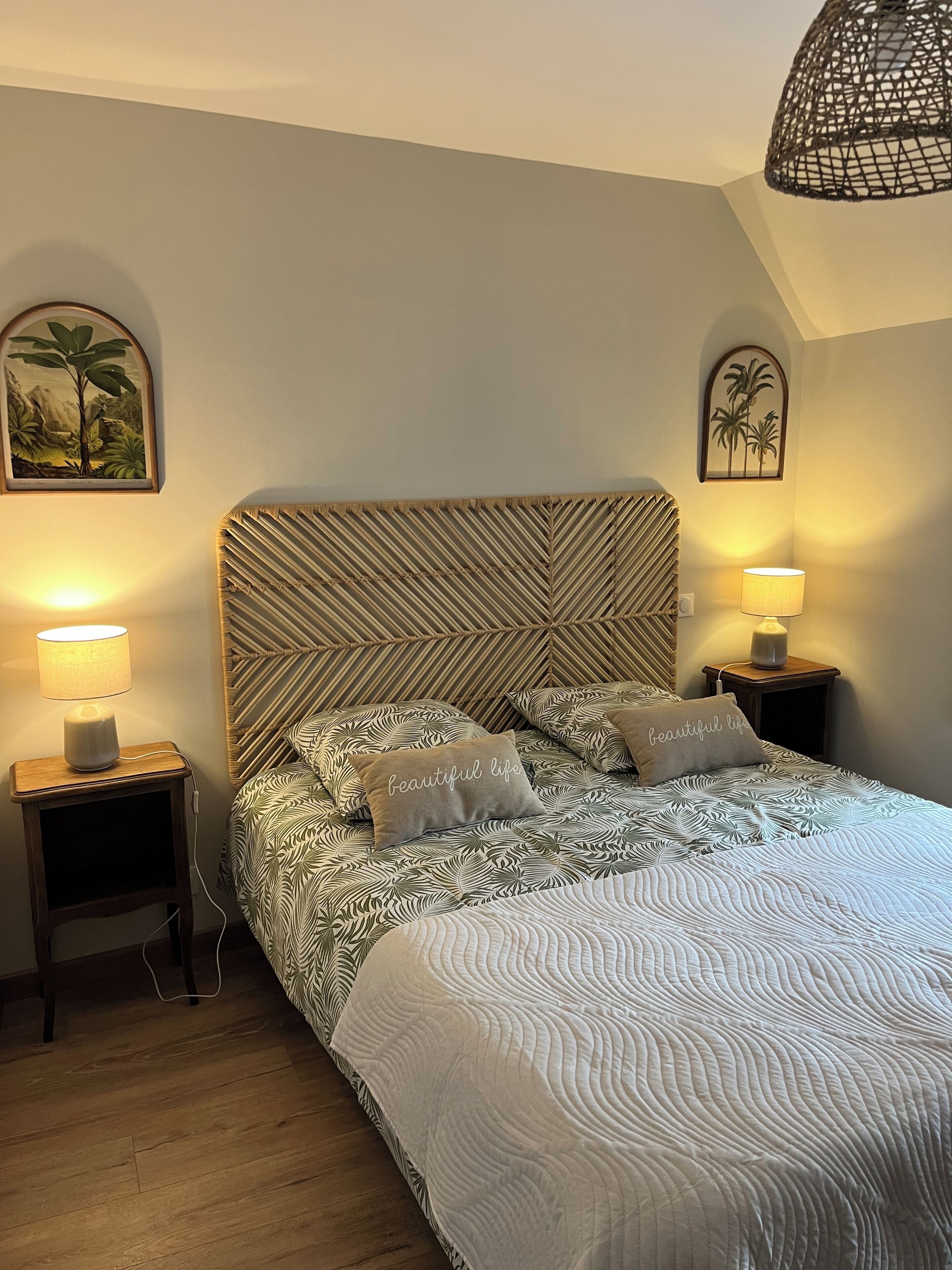 2 bedrooms, iron/ironing board, internet, bed sheets