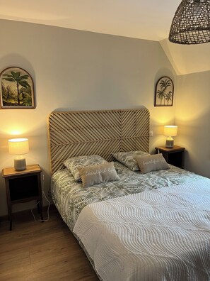 2 bedrooms, iron/ironing board, internet, bed sheets