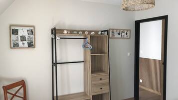 2 bedrooms, iron/ironing board, Internet, bed sheets