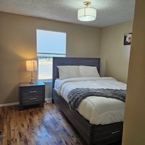 4 bedrooms, iron/ironing board, Internet, bed sheets