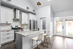 Mikrowelle, Ofen, Herdplatte, Geschirrspüler