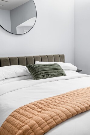 3 chambres, fer et planche à repasser, Wi-Fi, draps fournis