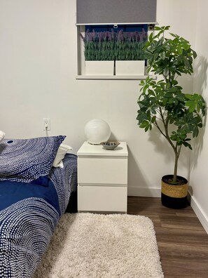 1 bedroom, Internet, bed sheets - Guest suite in Kitsilano - Walking distance to beaches & shops. (Vancouver)