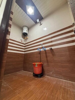 Bathroom - SHUKLA HOTEL (Kanpur)