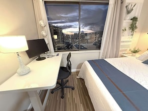 2 bedrooms, in-room safe, desk, iron/ironing board