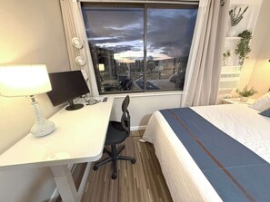 2 bedrooms, in-room safe, desk, iron/ironing board