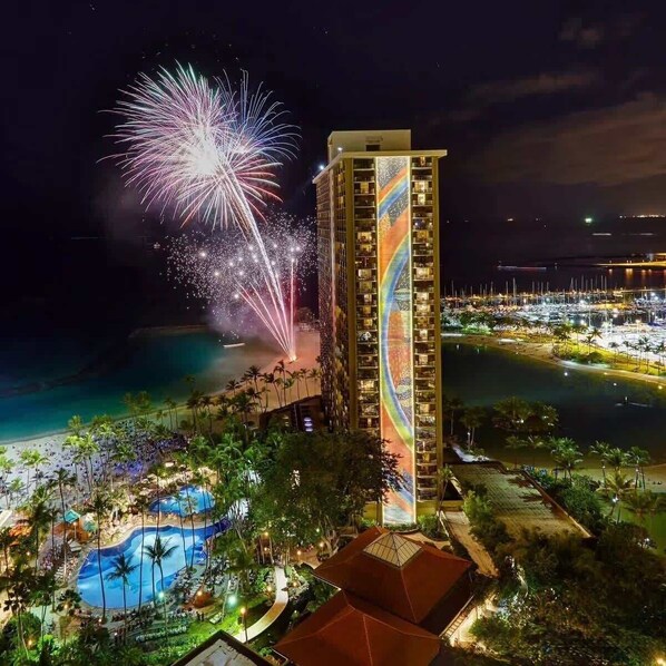 Exterior - Newly Renovated Waikiki 2BD 2BA Ocean City View (Honolulu)