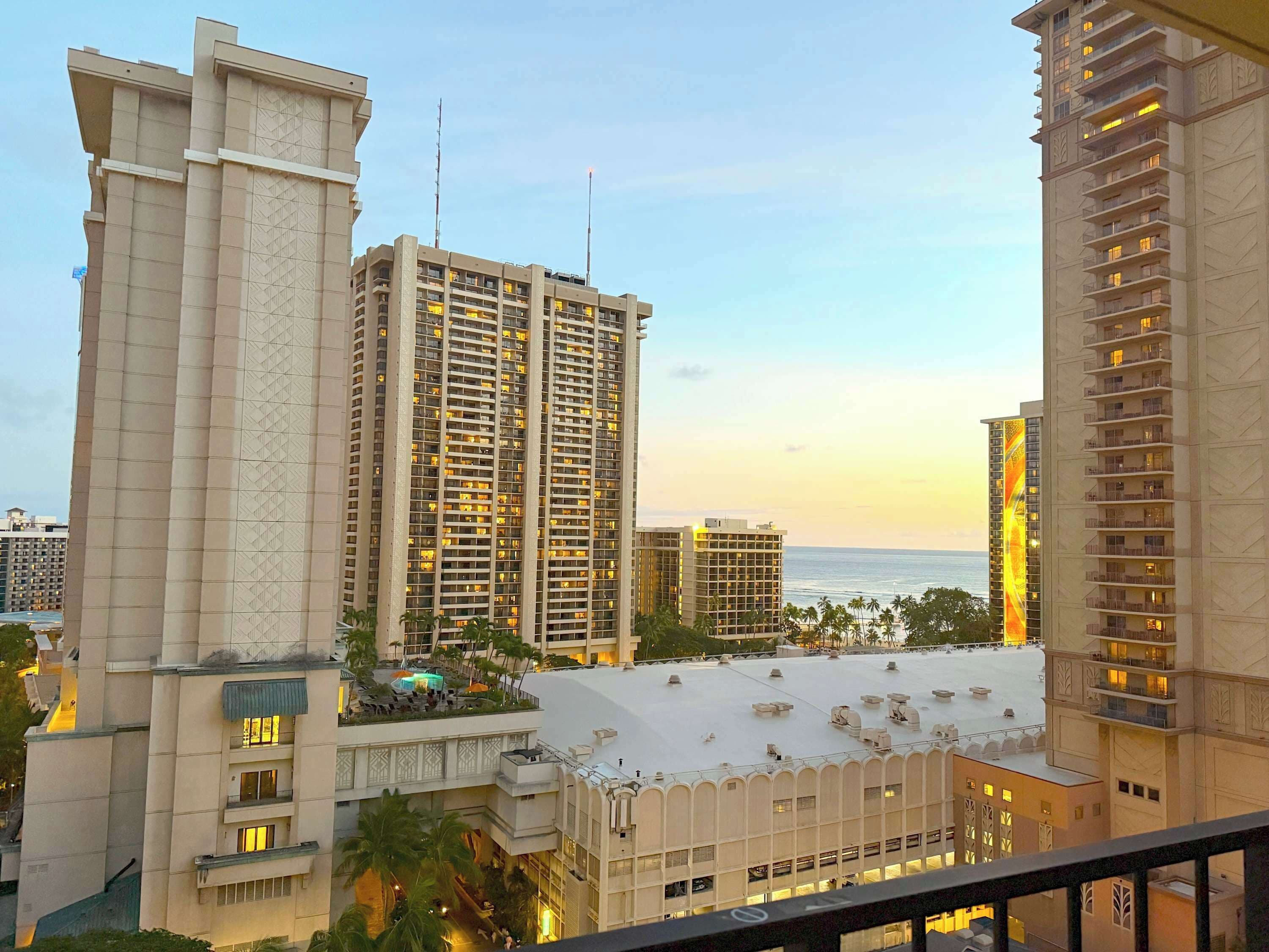 Waikiki Ocean View Studio, 3Beds, 1 Block to Beach - Photo 8