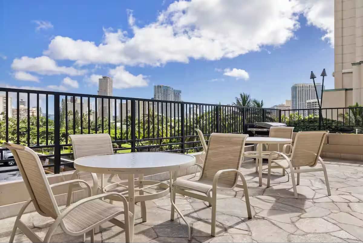 Waikiki Ocean View Studio, 3Beds, 1 Block to Beach - Photo 5