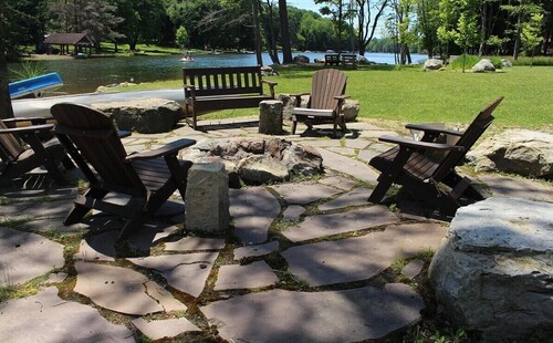 Incredible Lakefront Property with Year-Round Hot Tub - SLEEPS 20