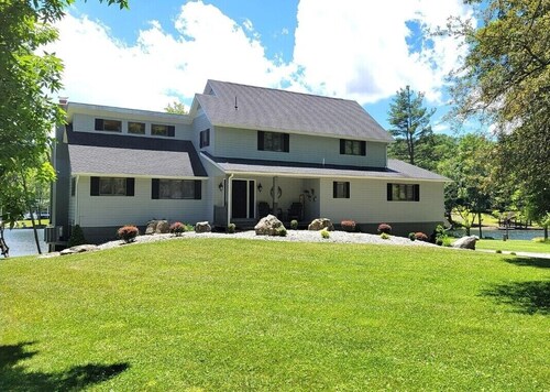 Incredible Lakefront Property with Year-Round Hot Tub - SLEEPS 20