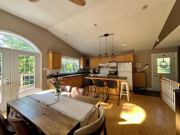 Dining - Family Retreat Near Halifax (Timberlea)